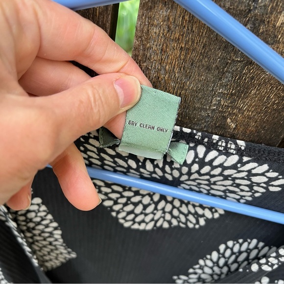 Maple By Anthropologie V-neck 100% Silk Floral Black & White Dress Sz XS - Picture 5 of 10